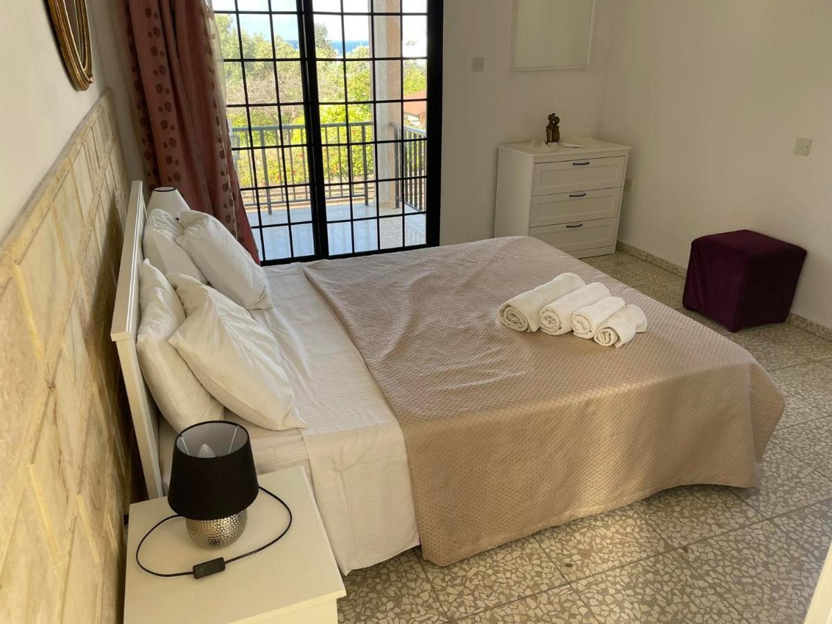 Villa Ocean Stones 1Km From Main Coral Bay Beach Peyia Exterior foto